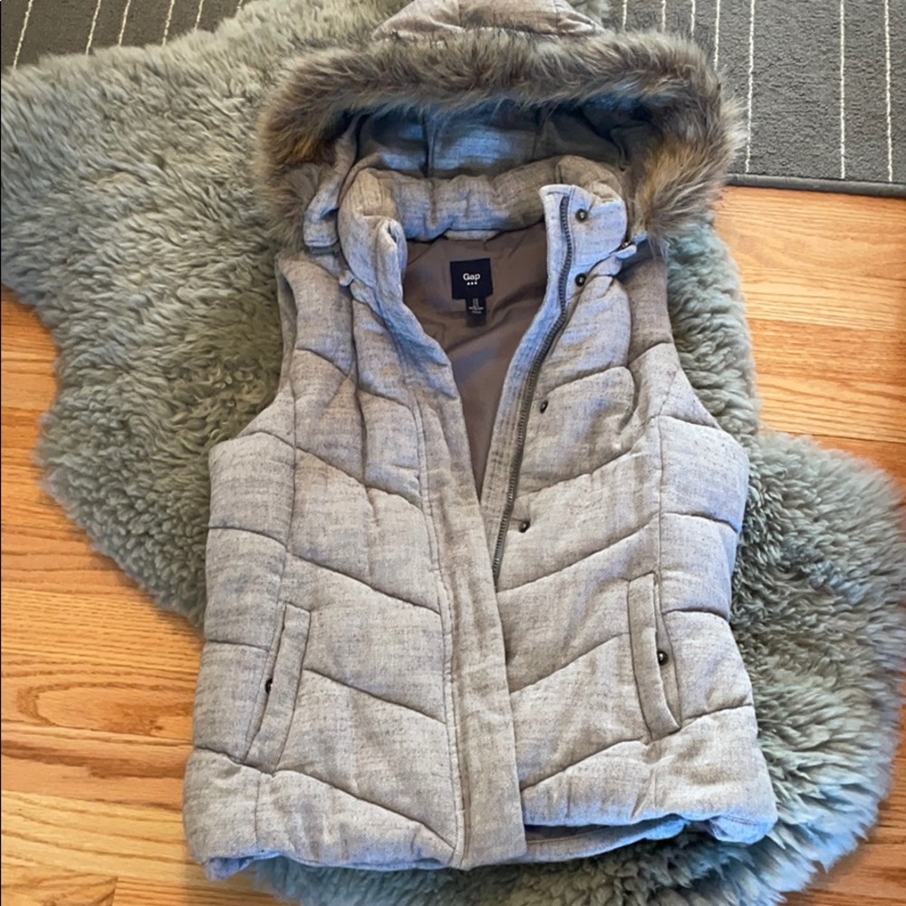 Gap hooded puffer vest